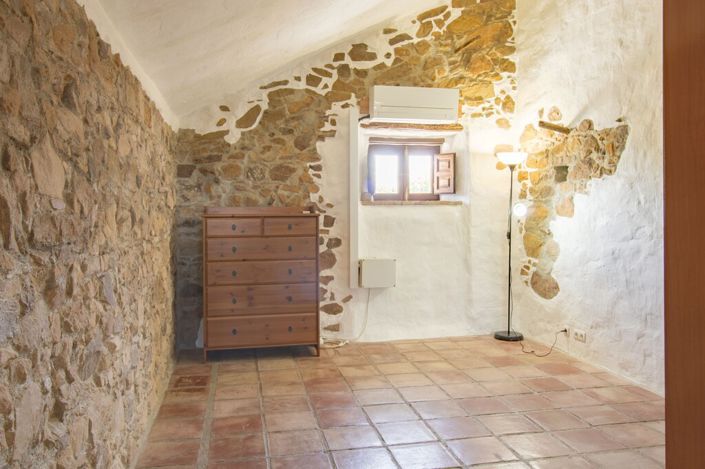 Image No.12-7 Bed Property for sale