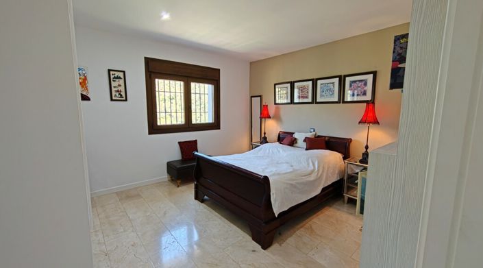 Image No.13-4 Bed Property for sale