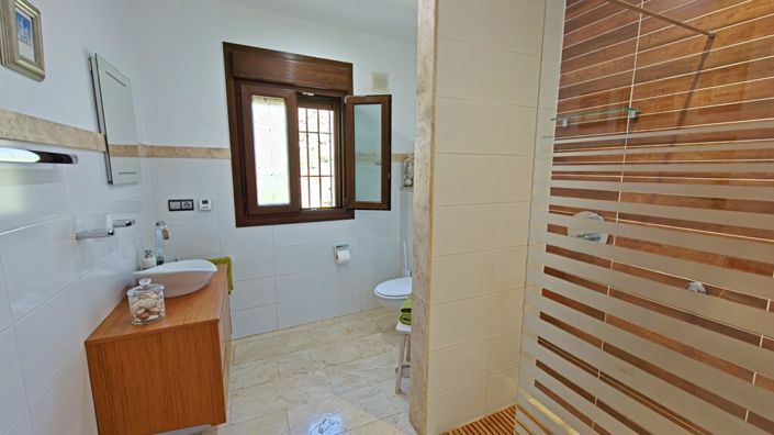 Image No.15-4 Bed Property for sale