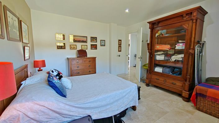 Image No.17-4 Bed Property for sale
