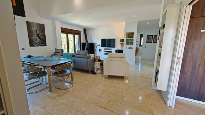 Image No.10-4 Bed Property for sale