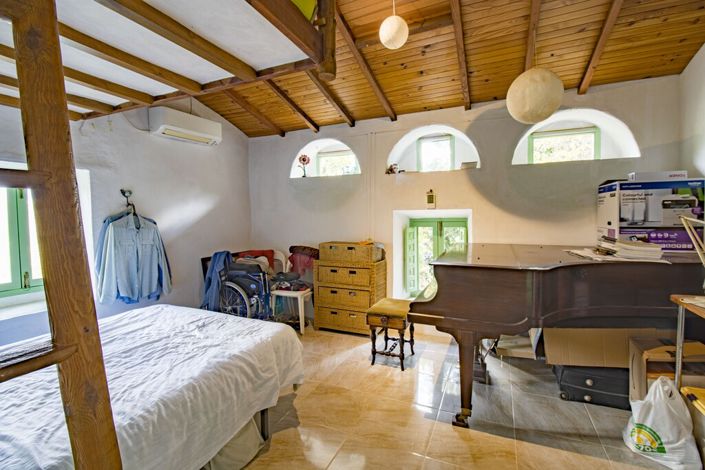 Image No.9-2 Bed Property for sale