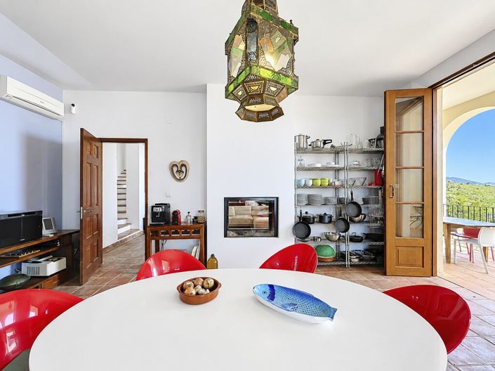 Image No.14-8 Bed Property for sale