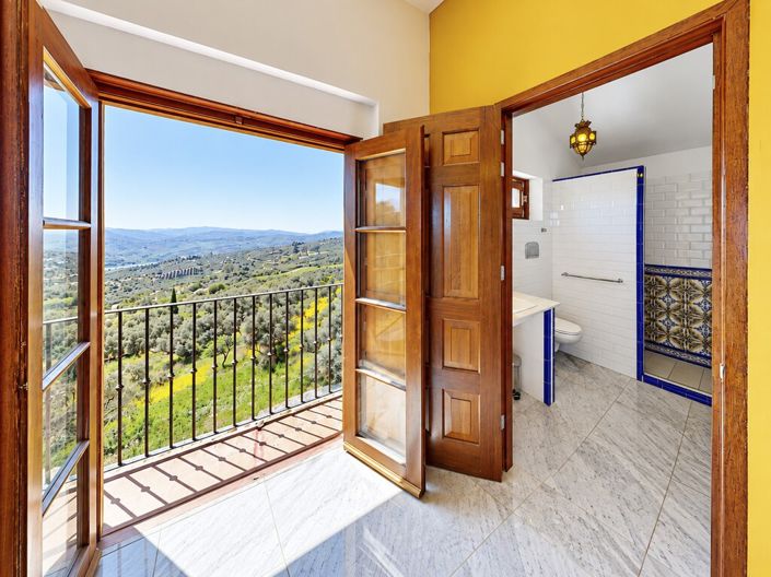 Image No.19-8 Bed Property for sale
