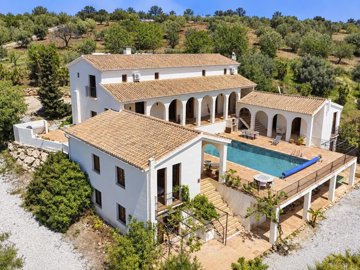 exclusive-country-estate-alcaucin-axarquia-01.jpg
