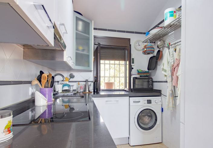 Image No.10-1 Bed Property for sale