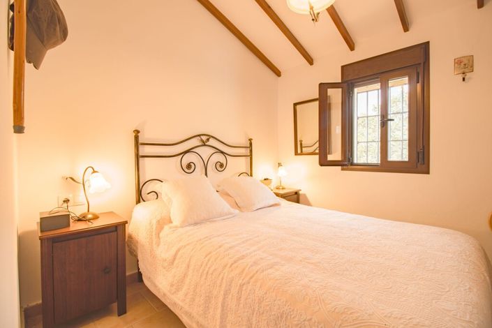 Image No.12-1 Bed Property for sale