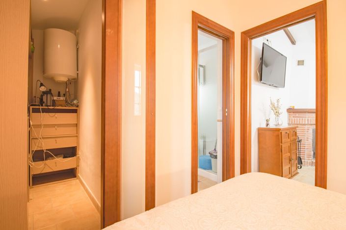 Image No.13-1 Bed Property for sale