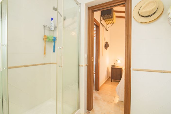 Image No.15-1 Bed Property for sale