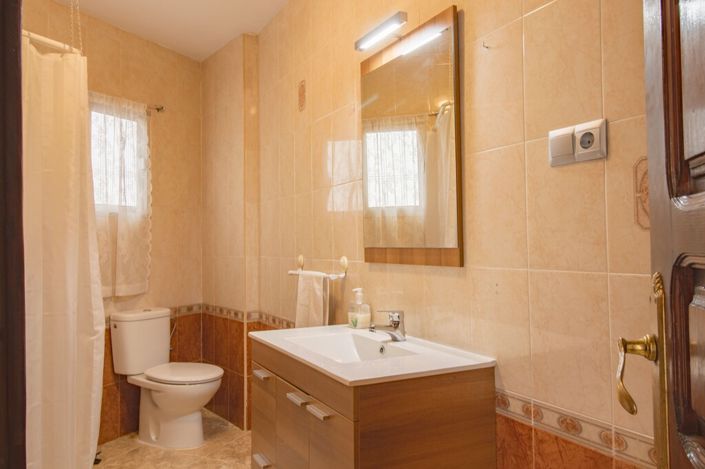 Image No.10-4 Bed Townhouse for sale
