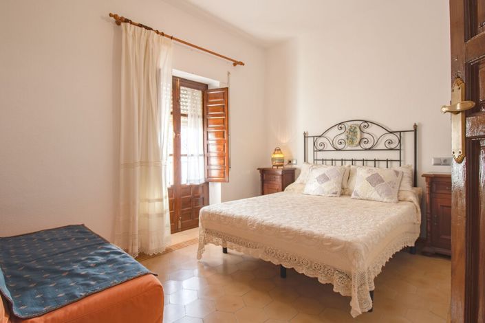 Image No.17-4 Bed Townhouse for sale