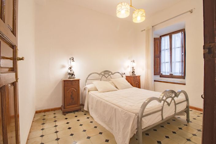 Image No.19-4 Bed Townhouse for sale