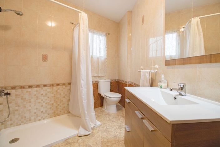 Image No.9-4 Bed Townhouse for sale