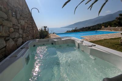 69b44dcf3004f2fa7997fd43_jaccussi-out