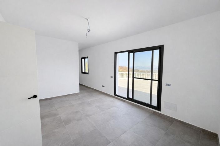 Image No.11-3 Bed Country House for sale