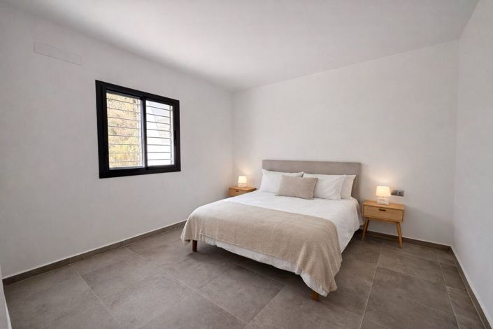 Image No.25-3 Bed Country House for sale