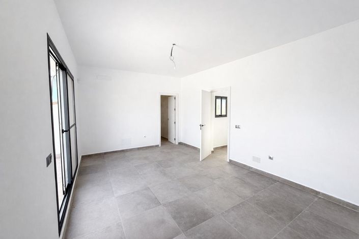 Image No.5-3 Bed Country House for sale