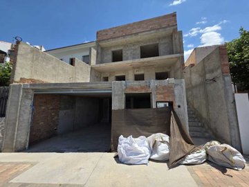 town-house-periana-ipg106-2