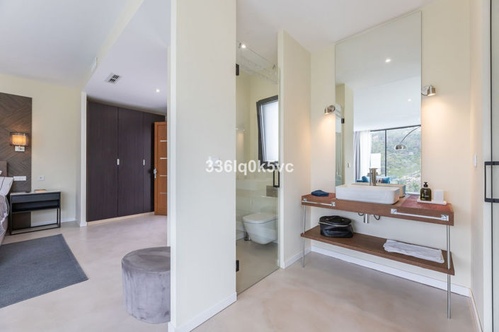 Image No.37-6 Bed Villa for sale