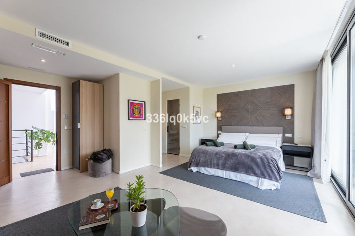 Image No.40-6 Bed Villa for sale
