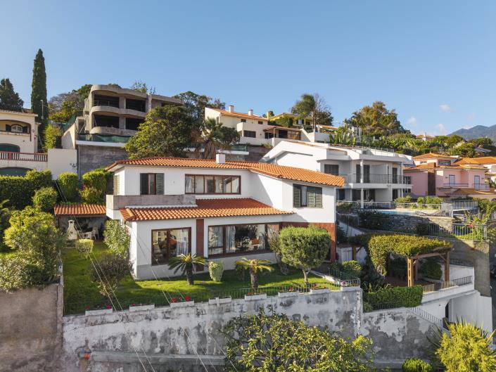 Image No.2-5 Bed Villa for sale