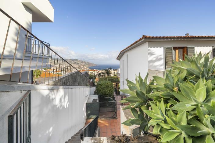 Image No.48-5 Bed Villa for sale