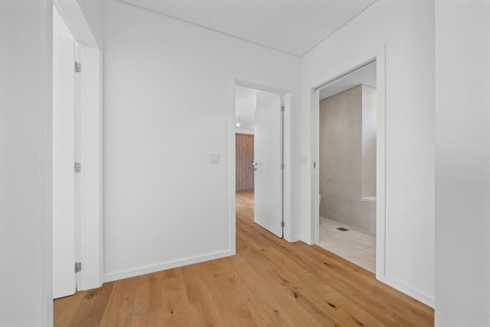 Image No.24-3 Bed Apartment for sale