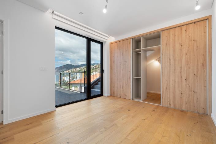 Image No.25-3 Bed Apartment for sale