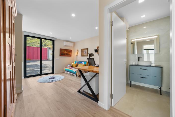 Image No.38-4 Bed Villa for sale