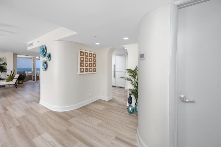 Image No.15-3 Bed Condo for sale