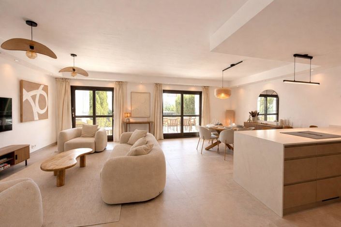 Image No.19-4 Bed Property for sale