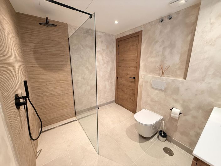 Image No.20-4 Bed Property for sale