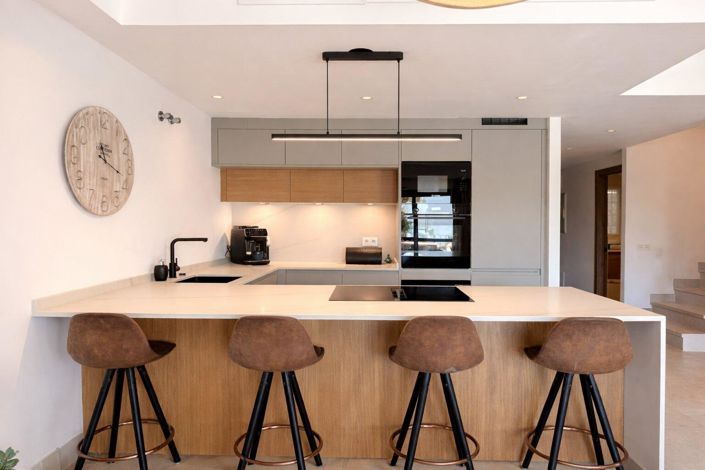 Image No.3-4 Bed Property for sale