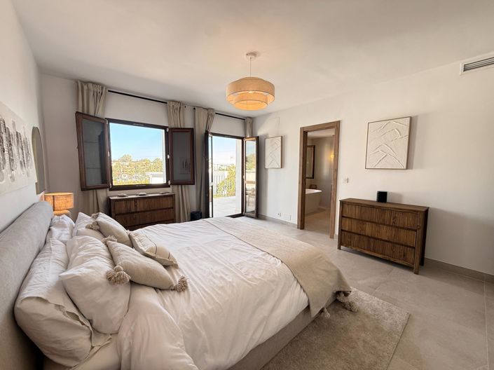 Image No.29-4 Bed Property for sale