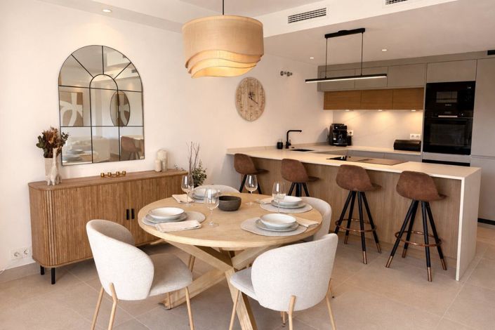 Image No.8-4 Bed Property for sale