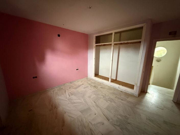 Image No.12-3 Bed Villa for sale
