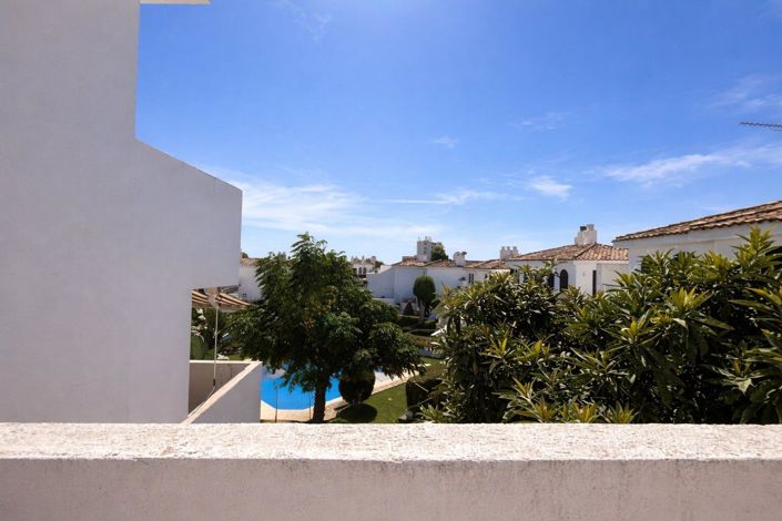 Image No.14-3 Bed Property for sale