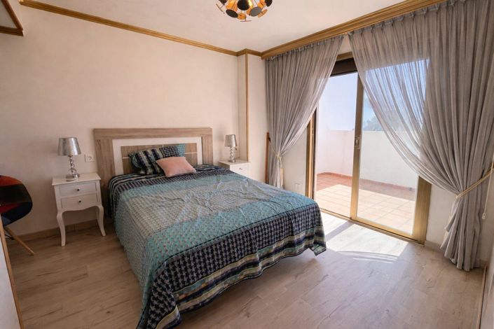 Image No.8-3 Bed Property for sale