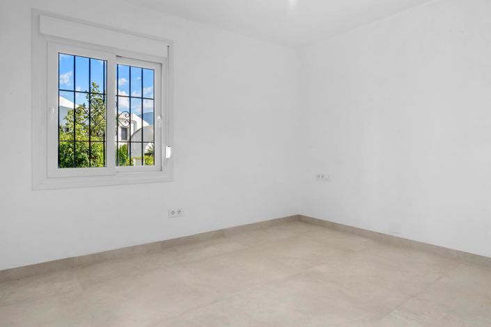 Image No.3-3 Bed Property for sale