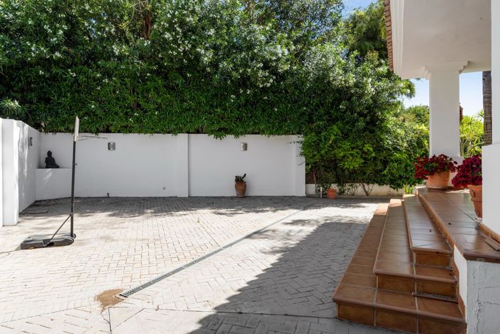 Image No.26-6 Bed House for sale