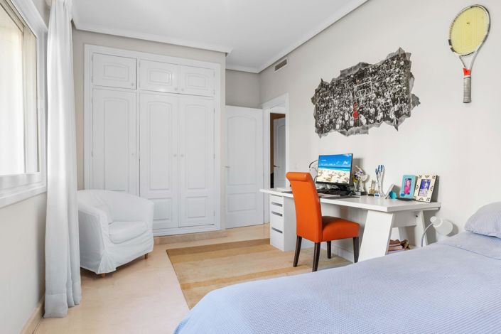Image No.42-6 Bed House for sale