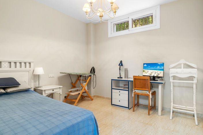 Image No.45-6 Bed House for sale