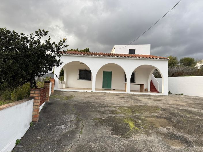 Image No.2-4 Bed House for sale