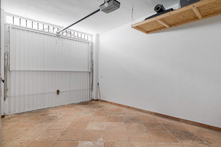 Image No.18-5 Bed Townhouse for sale