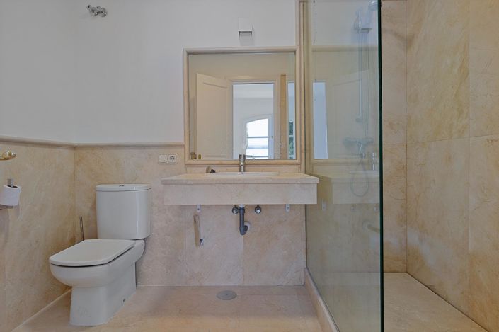 Image No.5-3 Bed Townhouse for sale