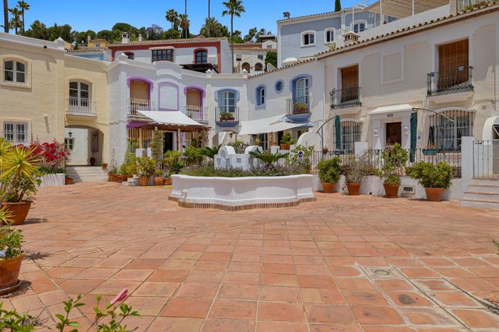 Image No.8-3 Bed Townhouse for sale