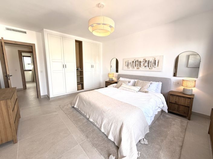 Image No.10-4 Bed Townhouse for sale