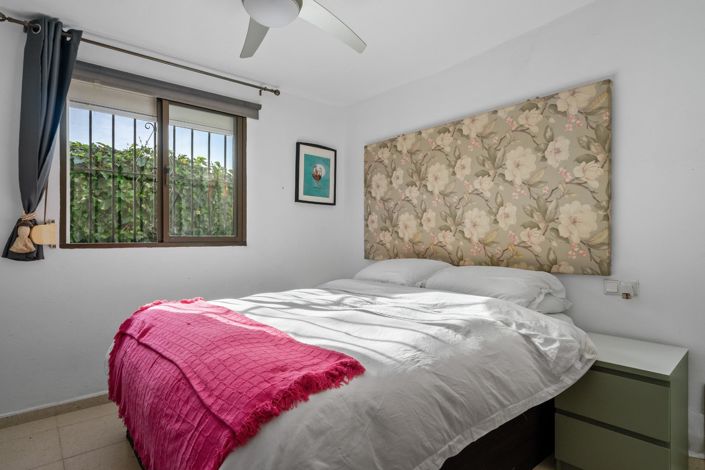 Image No.19-2 Bed Country House for sale