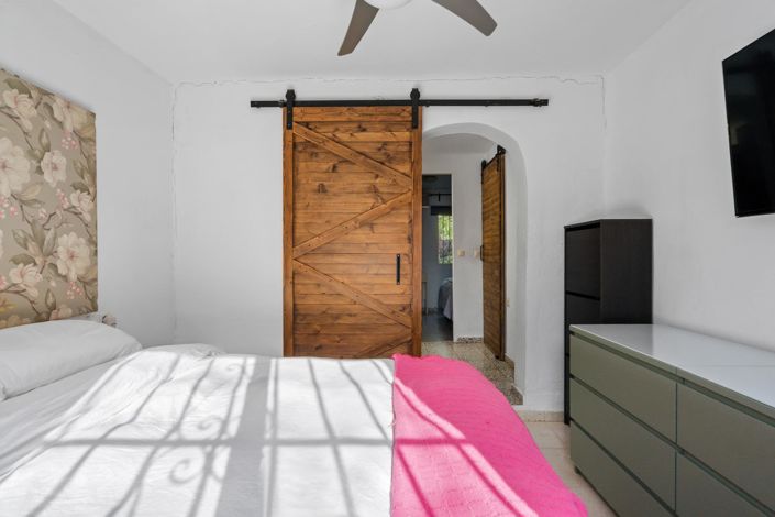 Image No.21-2 Bed Country House for sale