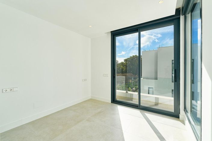 Image No.27-5 Bed Villa for sale